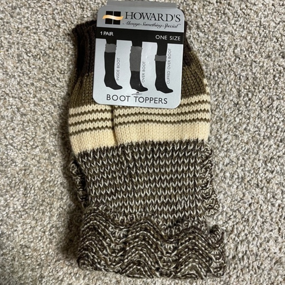 NWT - Howard’s “Always something special” Boot Toppers (Scallop Color, One Size)